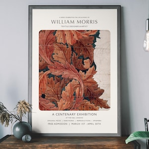 Puede incluir: Un cartel que anuncia una exposici&oacute;n centenaria que celebra la vida y obra de William Morris, dise&ntilde;ador textil y artista. El cartel presenta una ilustraci&oacute;n detallada de un patr&oacute;n floral estilizado en tonos naranja y marr&oacute;n sobre un fondo azul oscuro. El texto del cartel dice "Una exposici&oacute;n centenaria en el V&A, Londres. Piezas originales, obras raras, reproducciones, ef&iacute;meras. Entrada gratuita, del 1 de marzo al 30 de abril."