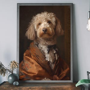 Pode incluir: Um retrato de um cão castanho claro vestindo uma jaqueta com padrão castanho e branco com um colar de renda branco e uma gravata borboleta preta.