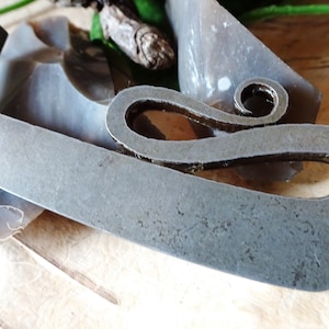 Flint & Steel '19th Century Sardinian' Striker for Traditional Fire Lighting with Hand Knapped English Flint Piece Bushcraft