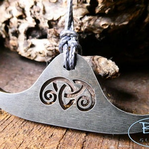 Viking Bow Pendant Striker for Traditional &#39;Flint & Steel&#39; Fire Lighting with English Flint Bushcraft Primitive