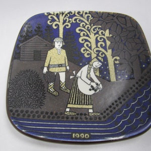 Vuosilautanen 1990 Arabia Finland KALEVALA Series Collectible One Wall Plate, Pattern By Raija Uosikkinen