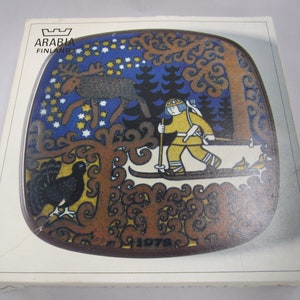 Arabia Finland Vuosilautanen 1978 mit Box KALEVALA Series Collectible One Wall Plate, Muster von Raija Uosikkinen