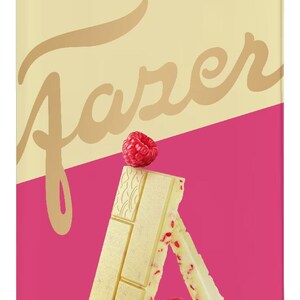 Könnte beinhalten: Eine rosa und weiße Schokoladentafelverpackung mit den Worten "THINS WHITE CHOCOLATE RASPBERRY" und dem Fazer-Logo. Die Verpackung zeigt eine weiße Schokoladentafel mit Himbeerstücken und einer Himbeere obenauf.