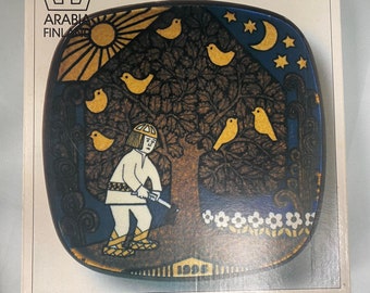 Arabië Finland Kalevala Jaarplaat 1995 Vuosilautanen | Raija Uosikkinen | Finse vintage verzamelplaat | Originele doos | Noordse inrichting
