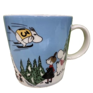 Caneca de salto de esqui / Mäkihyppy Arábia Moomin inverno 2024