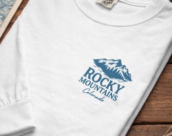 ロッキー山脈ロングスリーブシャツ • ミニマルマウンテンTシャツ • アウトドアネイチャーグラフィックシャツ • 快適な色