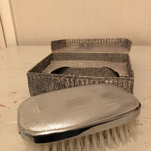 Vintage men’s grooming brush