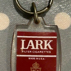 Lark Filter Cigarettes Retro Vintage Keyring