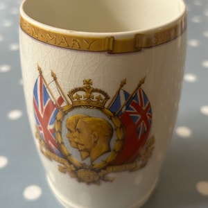 1910-1935  Silver Jubilee  H.M. King George VI & Queen Elizabeth Beaker mug
