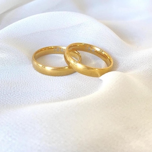 18 kt Gold ring, wedding band, Gold stacking ring, minimalist jewellery, classic gold ring.
