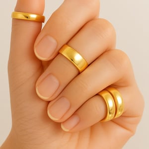 18 kt Gold ring, wedding band, Gold stacking ring, minimalist jewellery, classic gold ring.