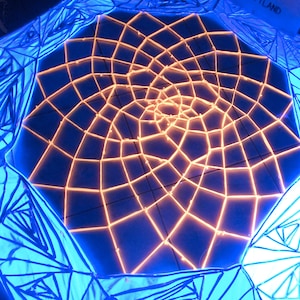 Acchiappasogni grande fluorescente fatto a mano in Italia decorazioni psichedeliche, scenografie festa discoteca decorazione cameretta