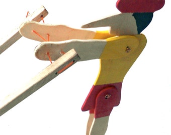 Marioneta de madera saltando pinocho, juguetes hechos a mano de madera reciclada
