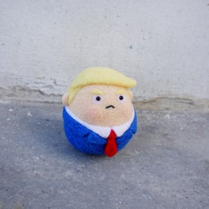 Wool Felted Trump Portrait Gifts Father's Day Birthday Day, Needle Felted Donald Trump Home Decoration Christmas Ornament Keychain Key Ring