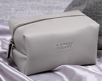 Personalized Make Up Bag Bridesmaid Gift Cosmetic Organizer Vegan Leather Case Wedding Bridal Gift Cosmetic Pouch