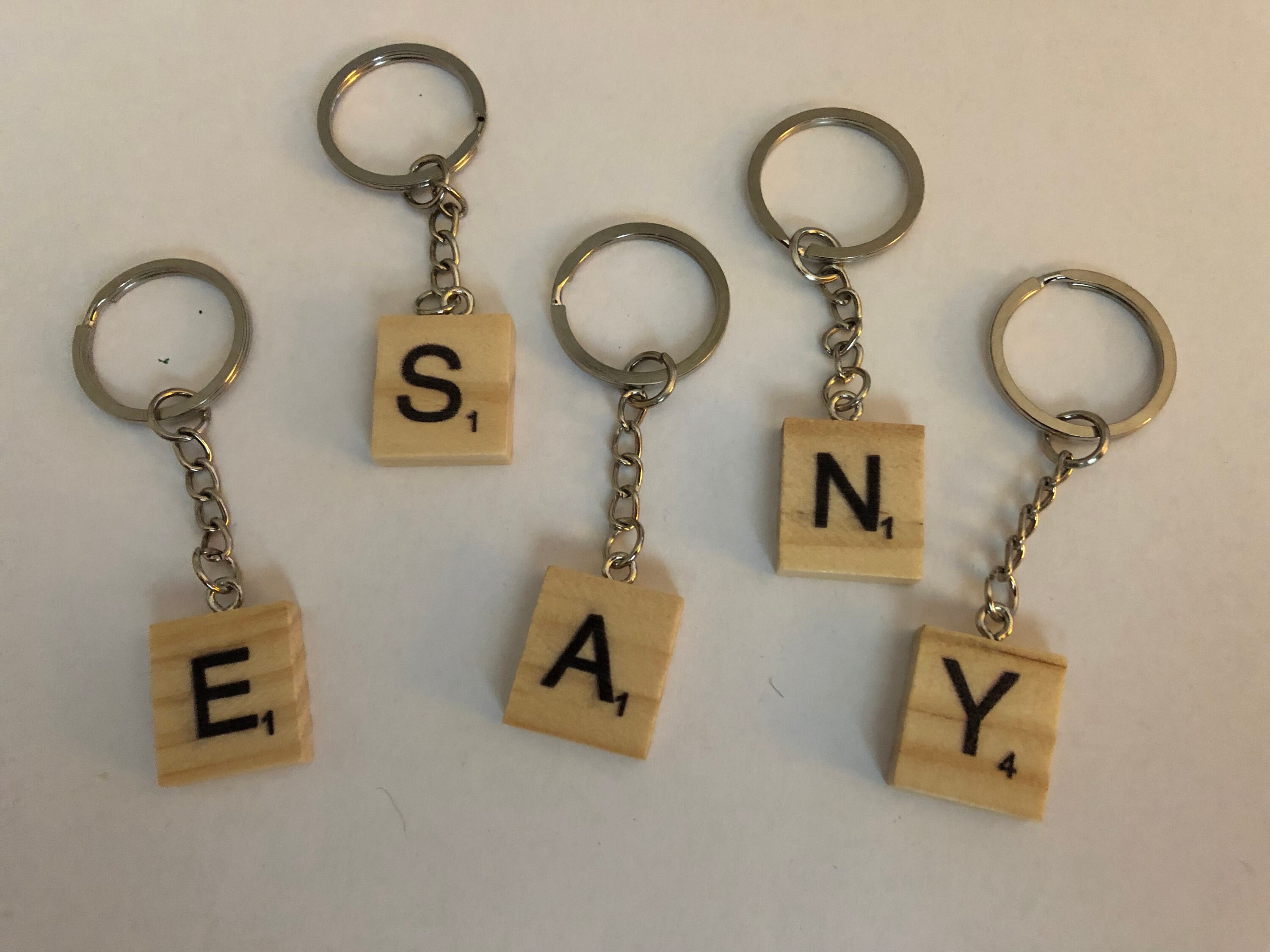 Scrabble single letter keyrings Etsy.de