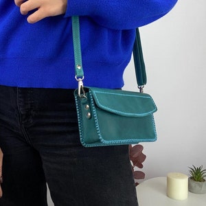 Handmade Leather Crossbody Phone Purse, Hand Stitched Case For iPhone 15, 16, Pro, Max, Vintage Shoulder Small Phone Bag, Leather Phone Case