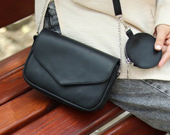 Sac à bandoulière en cuir noir/sac à main personnalisé pour femme/sac classique avec porte-pièces supplémentaire sur un crochet pivotant/petit sac pour téléphone portable