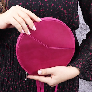 Natural Leather Round Crossbody Zippered Wallet Bag, Handmade Women Circle Shoulder Small Bag, Circular Shoulder Clutch, Leather Zip Purse