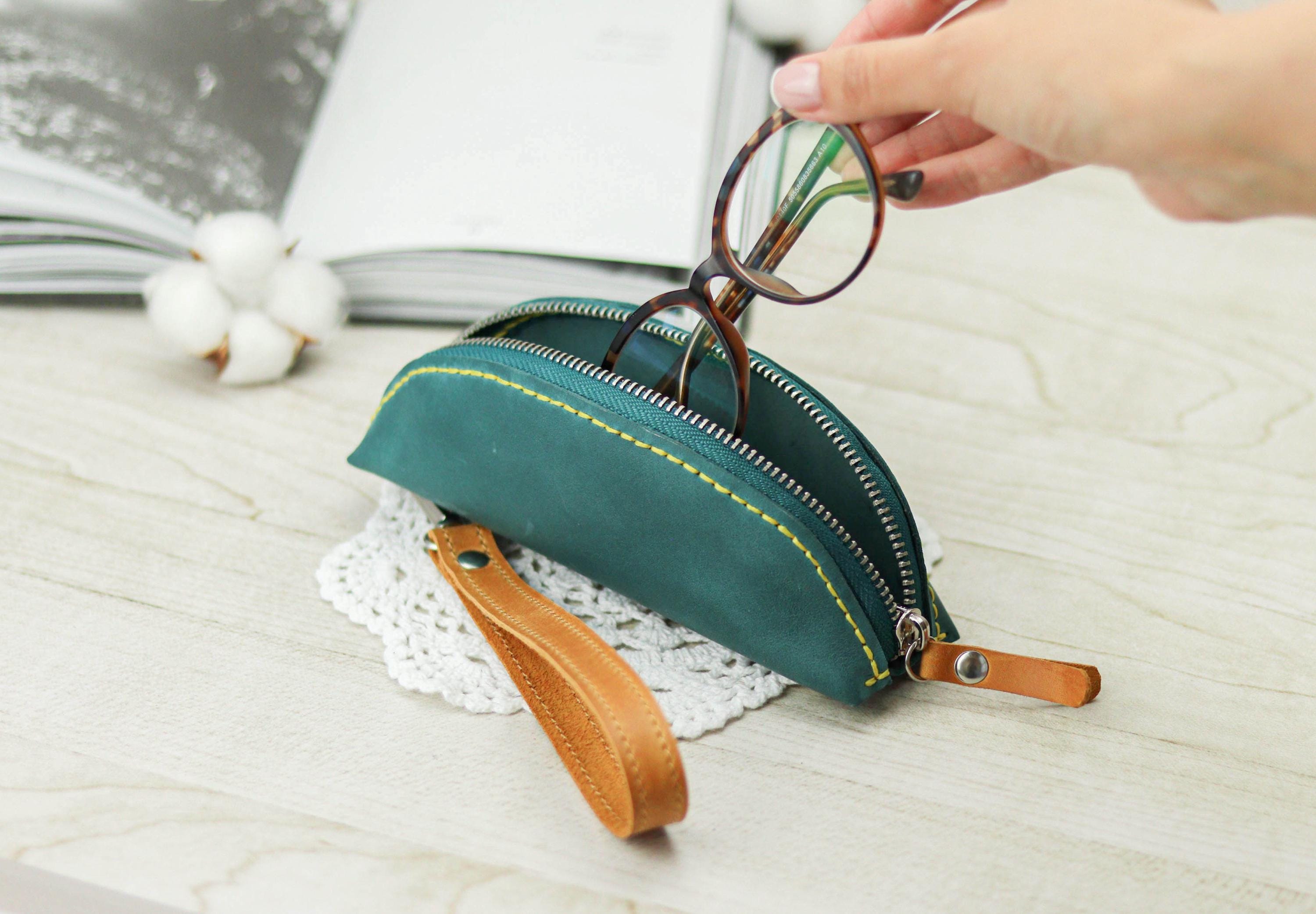 Hand-Stitched Crazy Horse Leather Sunglasses Case Vintage Eyeglass Holder Handmade Crazy Horse Leather Double Glasses Case: Belt Clip  main image 2