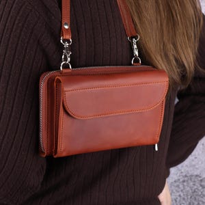 Personalized Genuine Leather Crossbody Bag, Handmade Zipper Travel Purse, Small Shoulder Bag for iPhone 15 16 Pro Max, Leather Phone Wallet