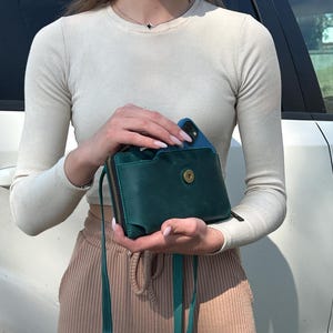 Personalized Crazy Horse Leather Crossbody Phone Wallet Bag: RFID, Vintage Style Leather Shoulder Purse 画像 13