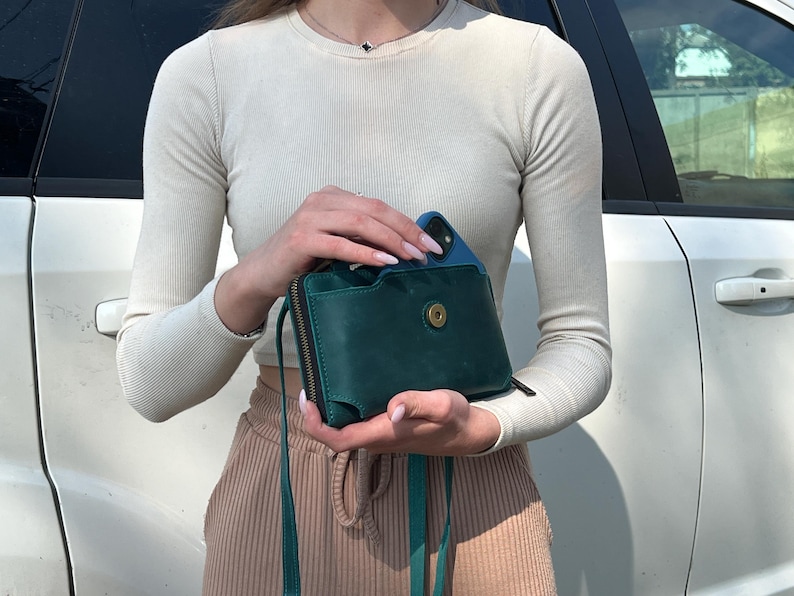Personalized Crazy Horse Leather Crossbody Phone Wallet Bag: RFID, Vintage Style Leather Shoulder Purse 画像 13