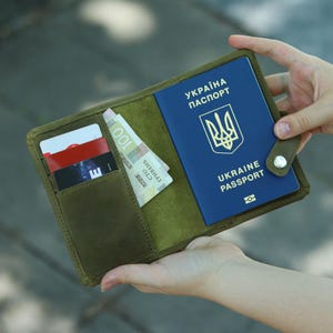 Porta-passaporte de couro personalizado, capa de passaporte de couro envelhecido, carteira de couro de viagem, capa fina para cartões, organizador feito à mão