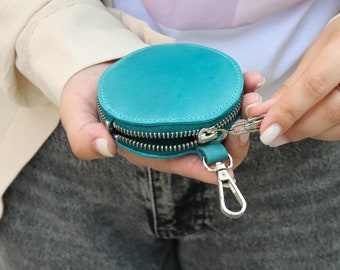 Round Leather Coin Purse / Minimalist Money Pouch / Circular Zipper Wallet with Carabiner / Cute Earbuds Organizer / Additional Coin Holder