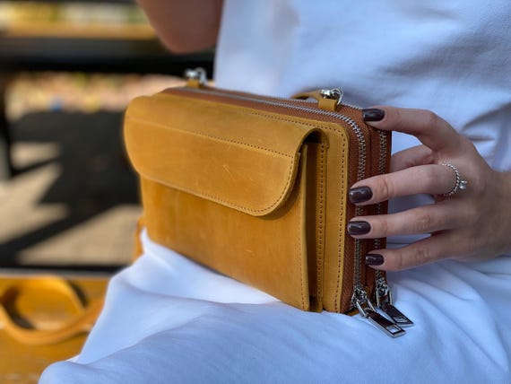 Iphone 11 pro purse sale