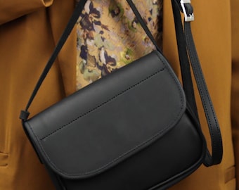 Crazy Horse Leather Crossbody Small Purse, Handmade Saddle Bag: Black Vintage Style Shoulder  Satchel