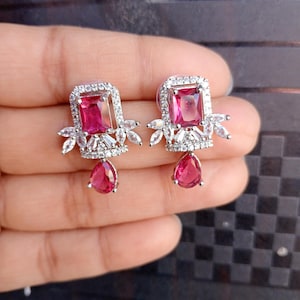 Orecchini a bottone con diamanti americani per donna, gioielli alla moda in ottone, orecchini Jhumka/Jhumki con borchie AD bianche per donna
