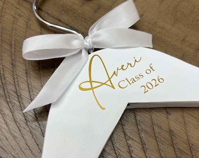 Personalized Graduation Hanger, Custom Name Wooden Hanger, Senior 2026 Graduation Gift, Cap & Gown Hanger, Graduate Keepsake, Photo Prop