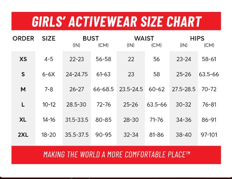 Puede incluir: Una tabla de tallas para ropa deportiva de ni&ntilde;a, que muestra las tallas XS a 2XL con las medidas de busto, cintura y cadera correspondientes en pulgadas y cent&iacute;metros.
