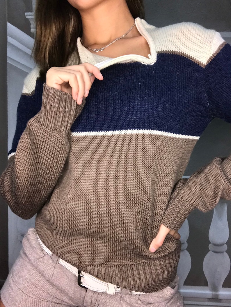 Cool vintage zip closure pull over sweater