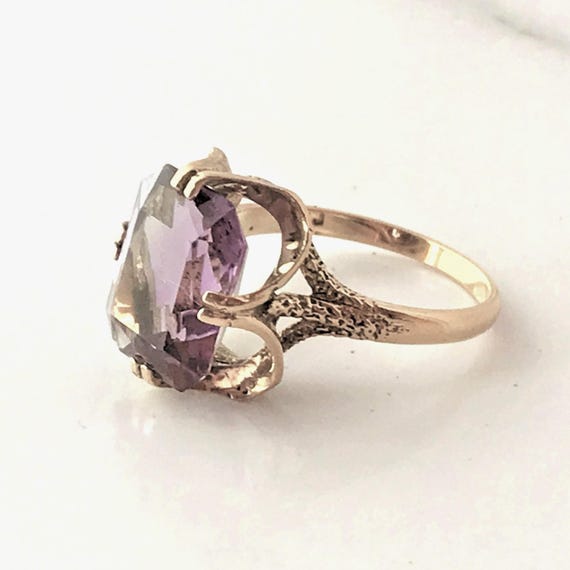 Large Amethyst Ring in 9 ct. Solid Yellow Gold - … - image 2