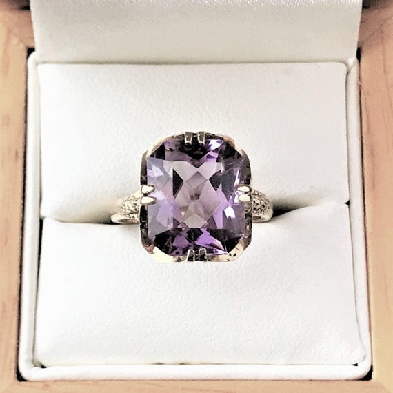 Large Amethyst Ring in 9 ct. Solid Yellow Gold - … - image 1
