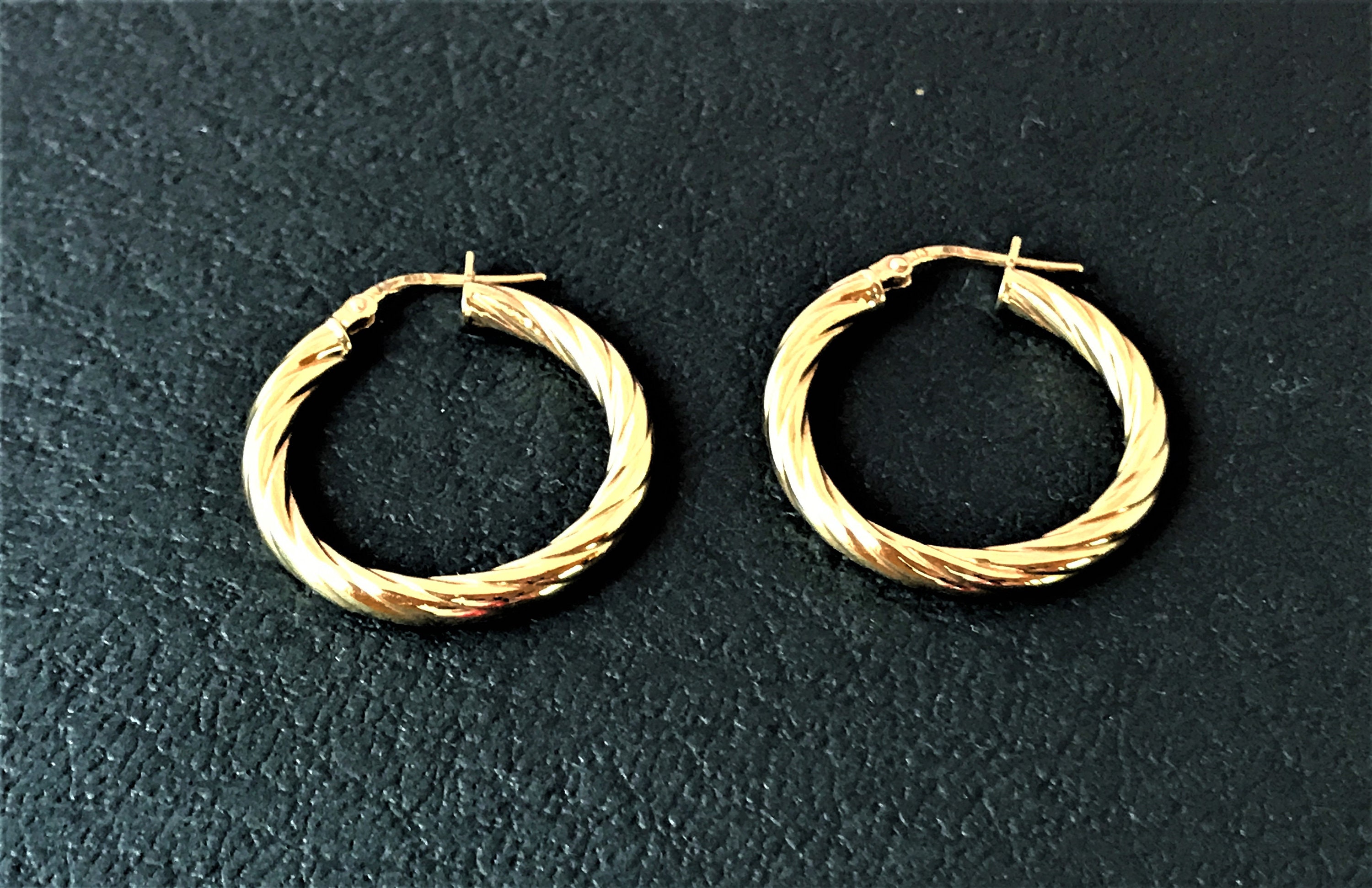 9 ct. Yellow Gold Round Rib Twist Tubular Hoop Earrings 25 | Etsy