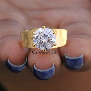 Anillo solitario de banda ancha, diamante de moissanita incoloro de talla redonda de 8,50 mm, anillo de oro amarillo de 18 k con banda de 6 puntas, regalo de aniversario