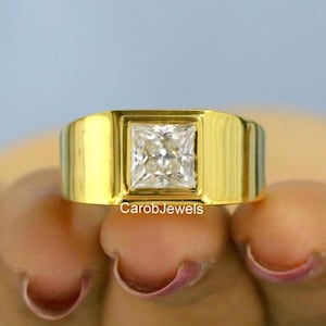 Signet Men&#39;s Ring, Wide Band Ring, 2 CT Princess Cut Moissanite Solitaire Anniversary Ring, Bezel Setting Ring In 10k Gold, Flair Shank Ring