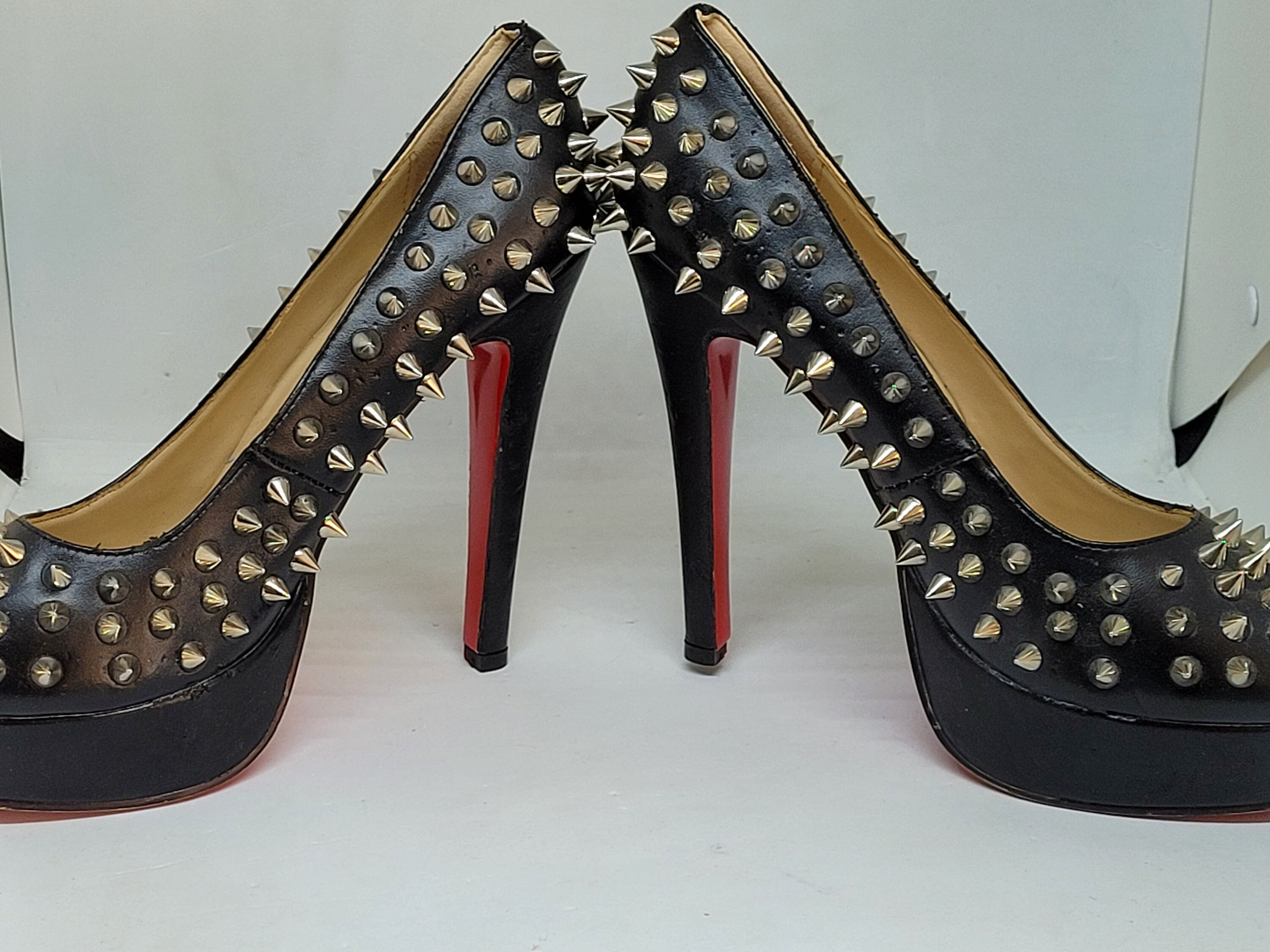 Christian louboutin deals vero cuoio price