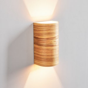 Wall sconce from curved plywood, wood wall sconce, wall lamp, light fixture, bedside lamp, wall sconce light, wood light, rustic lighting