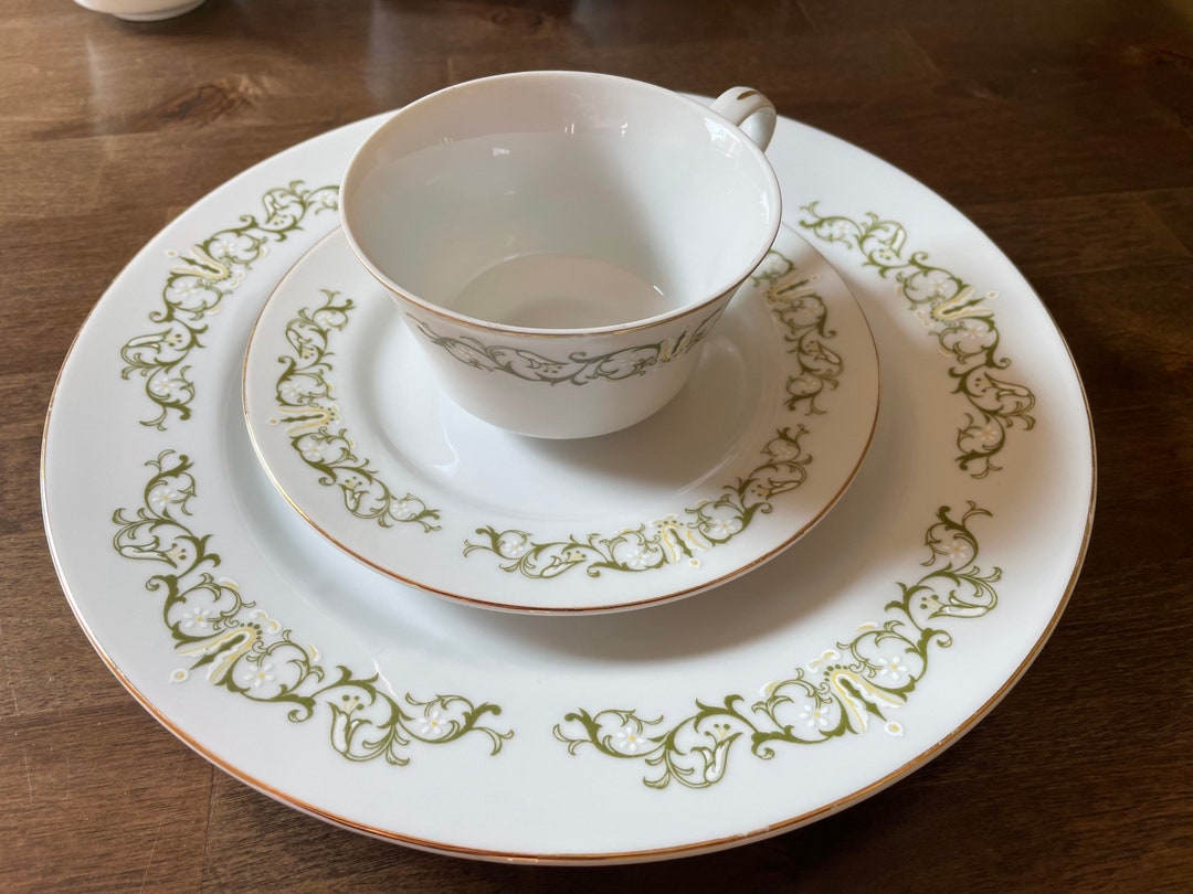 Vintage Fine China of Japan bell Flower Design 2999 Bread & Butter