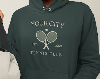 Personalisierte Tennis Club Hoodie | Tennis Geschenk Pullover für Frauen, STADT / JAHR Individuelles Tennis Shirt, individuelles Damen Kapuzen-Sweatshirt