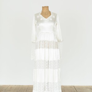 Vintage duchess satin and lace gown in White JESSICA image 3