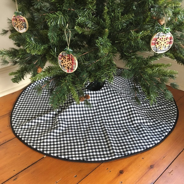 Handmade Christmas tree skirt, Buffalo plaid tree skirt, plaid flannel tree skirt