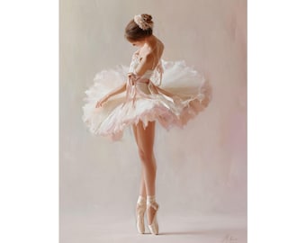 Pode incluir: Uma bailarina em um tutu branco e rosa e sapatilhas de ponta. A dançarina está em uma pose graciosa, com os braços estendidos e a cabeça baixa. O tutu tem um design em camadas com uma borda rosa. Um acessório floral adorna o coque da bailarina.