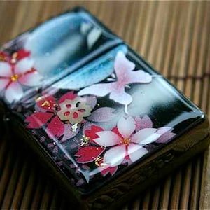 Shipping fee is free【Zippo case】(2piece set) You can put your name in kanji. Japanese art is drawn on the front of Zippo case.