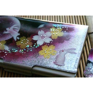 Gratis verzending! [Visitekaartjeshouder], schrijf je naam in Chinese karakters! Onze originele producten gefabriceerd door ambachtelijk vakmanschap. Handgemaakt door ambachtslieden. Onze exclusieve handgemaakte producten. Art van Japan wordt op het oppervlak van de kaart getekend.