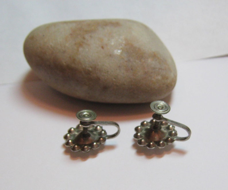 SALE 10/% OFF ~ Beautiful Vintage Silver-Tone Rhinestone Earrings ~ Screw Back Earrings ~ Free Shipping